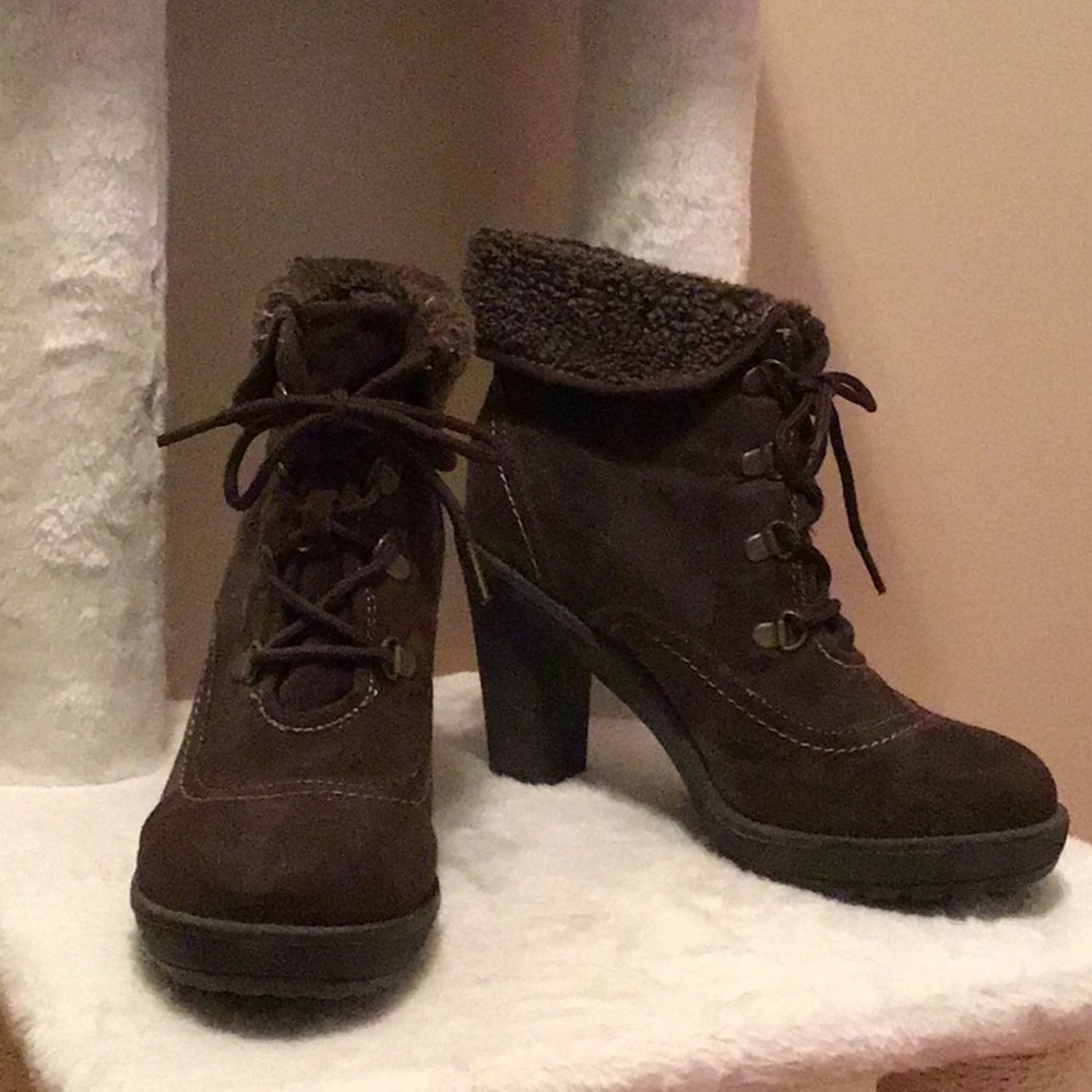 Eva and Zoe brown suede ankle boots size 8 1/2